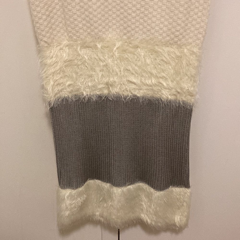 Diane Von Furstenberg Sleeveless Plush Knit Sweater Dress in Ivory / Silver. - Picture 7 of 10